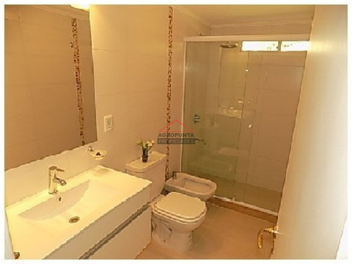 Casa En Mansa, 5 Dormitorios - Ref: 3144