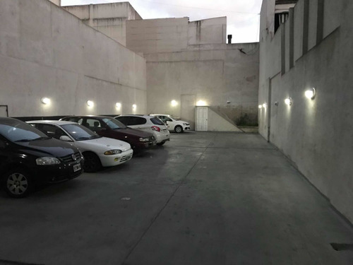 Imagen 6 de 6 de Vendo Cochera Zona Boedo Pb Fácil Acceso Porton Automatico