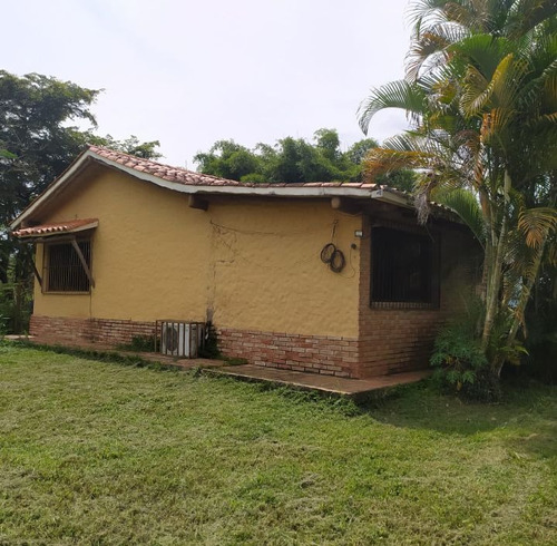 Casa En Venta En  Safari Carabobo Country Club C-9826 E. C