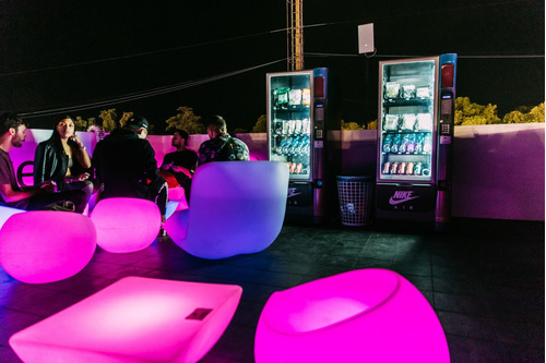 Imagen 2 de 10 de Alquiler Muebles Led Luminosos Barras Pista De Baile Livings