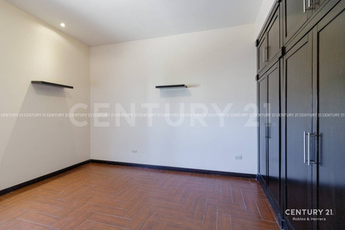 Casa En Venta Fracc.cumbres V, Chihuahua