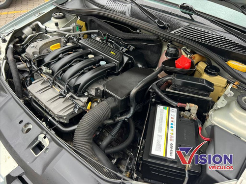 Clio 1.6 Privilége Sedan 16v Flex 4p Manual