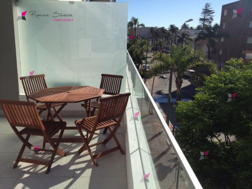 Apartamento En Alquiler Anual Con Parrillero Propio, Zona De Península - Ref: 9841