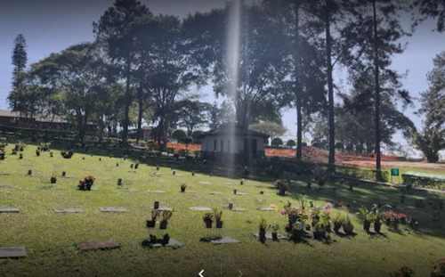 Jazigo No Cemitério Parque Das Oliveiras - Mogi Das Cruzes