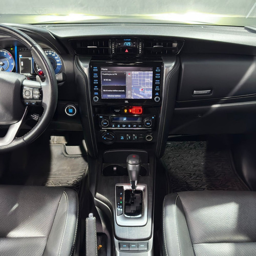 Toyota Hilux SW4 2.8 D-4D TURBO DIESEL SRX 4X4 AUTOMÁTICO
