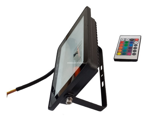 Imagen 2 de 3 de Reflector Led Rgb Multicolor Con Control 30w Color De La Carcasa Negro