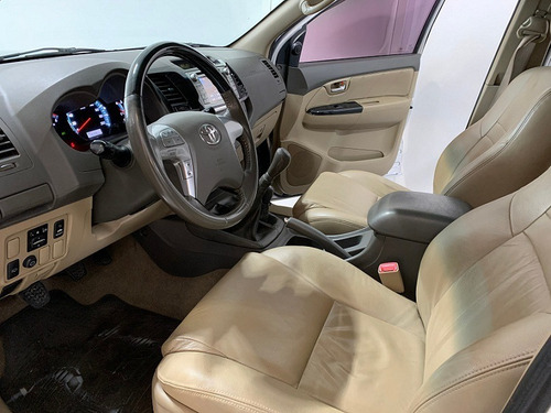Toyota Hilux Sw4 3.0 Srv Mt 4x4