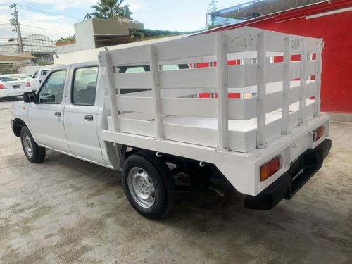 Imagen 4 de 15 de Nissan Np300 Doble Cabina Estacas
