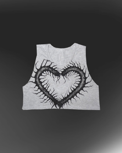 Imagen 2 de 5 de Musculosa Crop Love Centipede Recortada Pintado A Mano