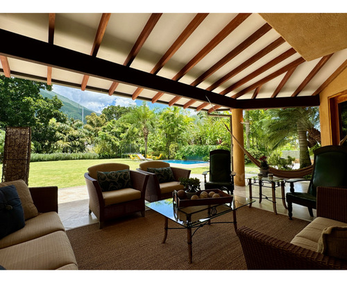 Los Chorros/hermosa Casa Amoblada/2000m2/en Alquiler