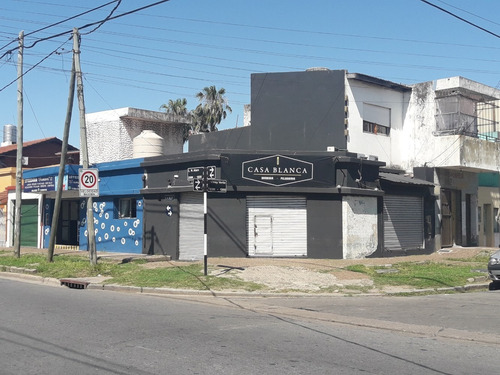 Imagen 4 de 4 de Excelente Esquina, 4 Locales Y Un Departamento En Block
