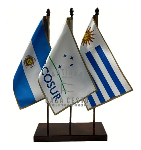 Imagen 8 de 9 de Banderas De Paises De Escritorio C/base Madera Altura 40cm *