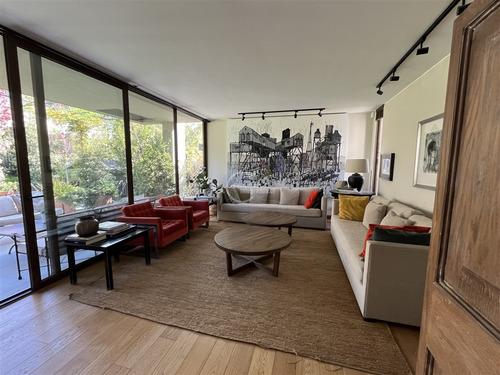 Casa En Arriendo De 5 Dorm. En Lo Barnechea