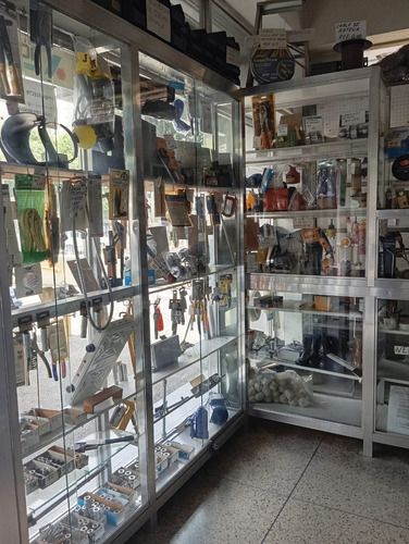 Venta De Local En La Urbina + Fondo De Comercio 300.000 $