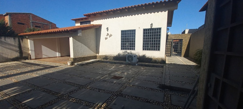 Imagen 5 de 12 de Linda, Cómoda Y Amplia Casa Ideal Para Vivir O Vacacional En Juangriego #2916