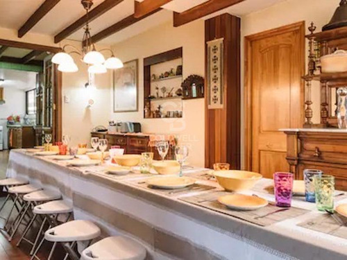 Casa Esquina Tradicional Cercana A Clínica Alemana