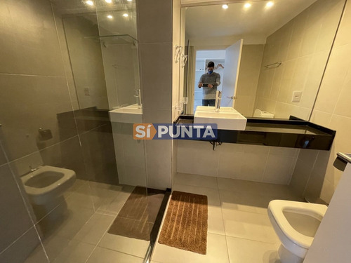Imagen 20 de 25 de Frente Al Mar, 3 Dormitorios, 2 Baños, En Venta , Punta Del Este