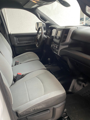 RAM 4000 CREW CAB CHASIS CAB 4X4 V8 8A