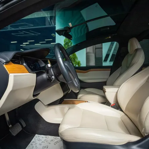 Tesla Model X 2021
