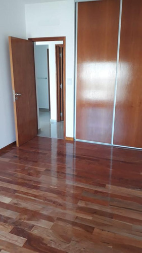 Departamento En Venta - 2 Dormitorios 1 Baño - Cochera - 85mts2 - La Plata