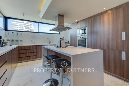 Departamento Remodelado En Isidora Goyenechea, Amp...