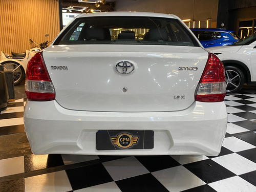 Toyota Etios 1.5 Sedan X