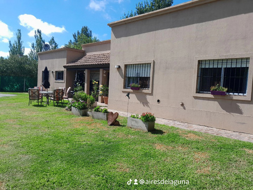 Dueño Vende Casa Principal Y Casa De Caseros O Para Renta Con Pileta Cercada Parque Frutales Garaje 48 M2 Barrio Semi Cerrado De Quintas, Ideal Vivienda Permanente, Zona Muy Segura.