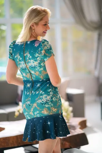 Vestido tubinho com peplum 2025