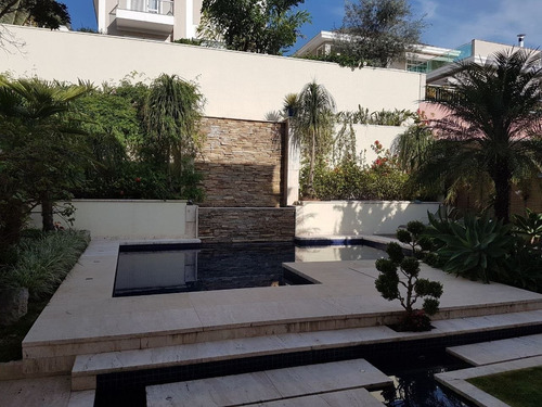 Casa No 18 Do Forte - Venda - 600m2, 5 Dormitorios Sendo 4 Suites, 4 Vagas, Piscina, Sala De Tv Com Home Theater - Cncr0010