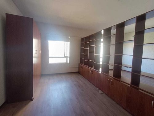 Avenida Peru 972, Metro Cerro Blanco (81856)
