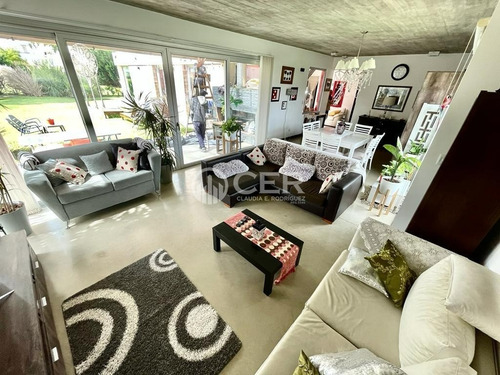 Imagen 2 de 22 de Impecable Casa En Rumenco