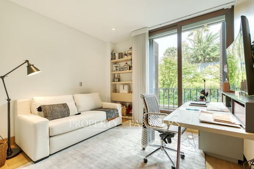 Elegante Y Exclusivo Departamento Con Jardín Priva...