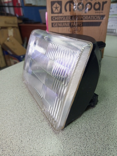 Faro Derecho Cherokee Original Mopar Usado (Usado)