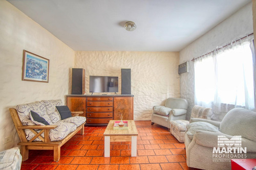 Casa 5 Ambientes, Suite, Playroom, Cochera X 2, Jardín Y Patio.