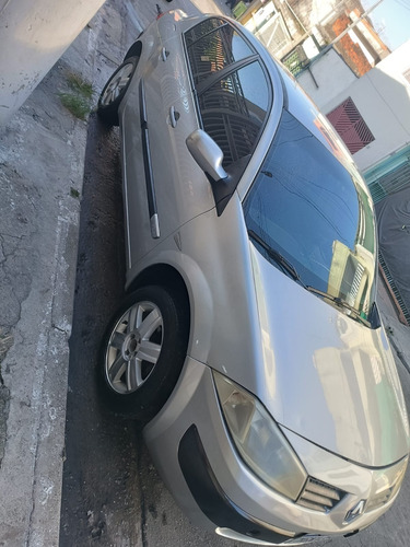 Renault Megane 1.6 Dynamique Hi-flex 4p