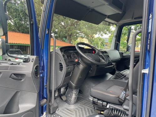 Imagem 13 de 15 de Mercedes Benz Mb 2426 Ano 2022 Baú Carga Seca