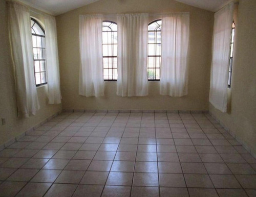 Casa Sola En Venta En Fraccionamiento Lomas Del Chairel, Tampico, Tamaulipas