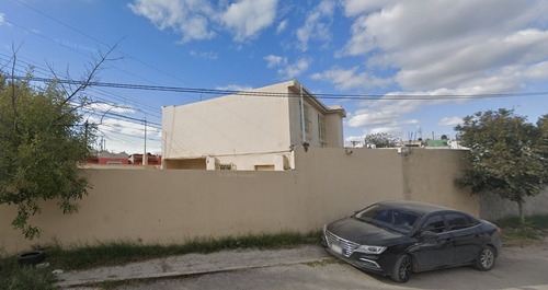 Casa En Remate Bancario En C. Maple, Los Bosques, Monclova, Coahuila (60% Descuento, Excelente Plusvalía) ¡gran Oportunidad De Inversión! - Sk12