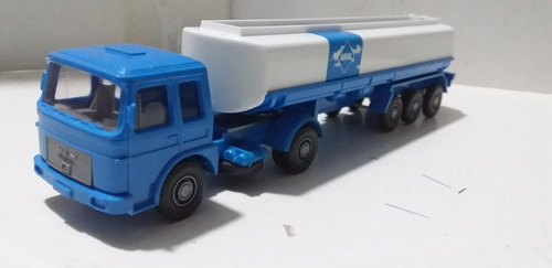 Tractor & Trailers With Tanks Trucks Plastico Escala 1/87 