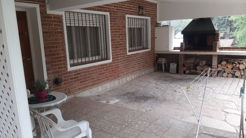 Dpto. De 2 Ambientes Amplios, Con Gran Jardin Y Privacidad.