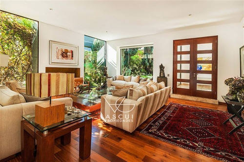 Casa En Venta De 5 Dorm. En Lo Barnechea