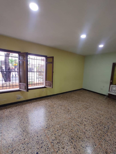 Imagen 4 de 14 de Casa De Esquina En Venta Trigal Sur Penélope Yañez
