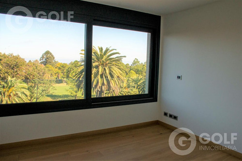 Imagen 25 de 30 de Vendo Apartamento De 3 Dormitorios Y Servicio, Patio. Con Renta. Golf