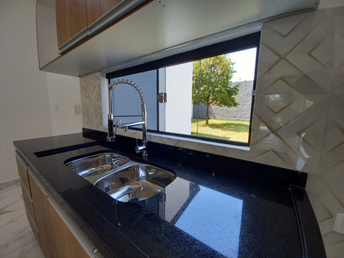 Vendo Casa A Estrenar En El Barrio San Pedro De Encarnación: 3 Habitaciones Y 2 Baños