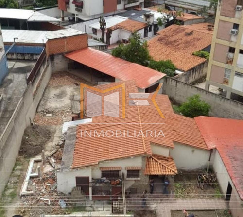 Imagen 4 de 13 de Mk Inmobiliaria Vende En La Urb. Los Caobos Av. Casanova Godoy / 04126968207
