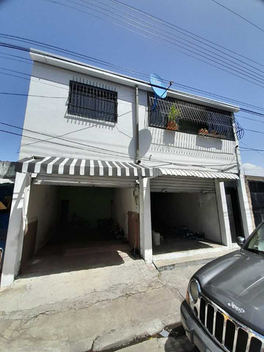 Casa C/locales Comerciales Calle Chaguaramos. Maracay Aragua