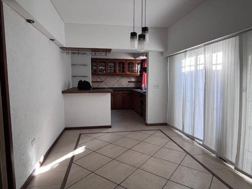 Departamento Tipo Casa En Venta En Lanus Este