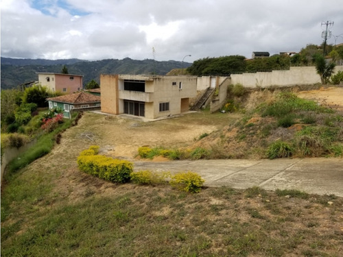 Vendo Quinta 1562m2 Const 3h+s/3.5b+s/10p Bosques De La Lagunita 8526