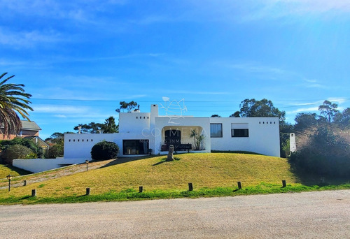 Espectacular Casa En Pinares De 4 Dormitorios!