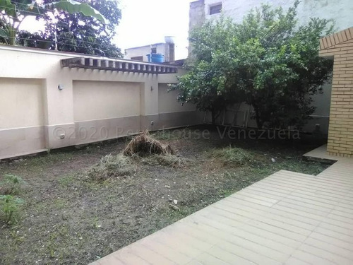 Townhouse En Venta En La Cooperativa Maracay Aragua 23-4820 Irrr